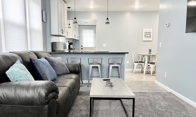 Willobee On The Lake House | Newly Remodeled Willoughby-Mentor Lakeside House. Close to EVERYTHING!