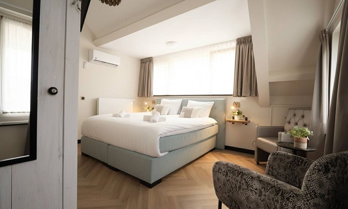 Tilburg Apartment | Newly renovated 1920 building with queen hotel bed, patio, and shared kitchen.