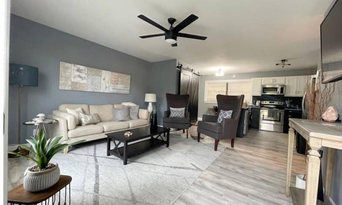 Nashville House | Newly Renovated 2 Bdr + Huge Deck + Home Office