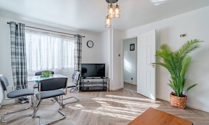 Newport Apartment | Newly Renovated 2-Bed Home in Newport