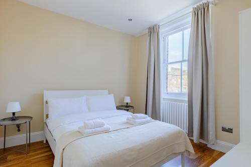 Redcliffe Apartment | Newly Renovated 2BD Top Floor Flat West Brompton