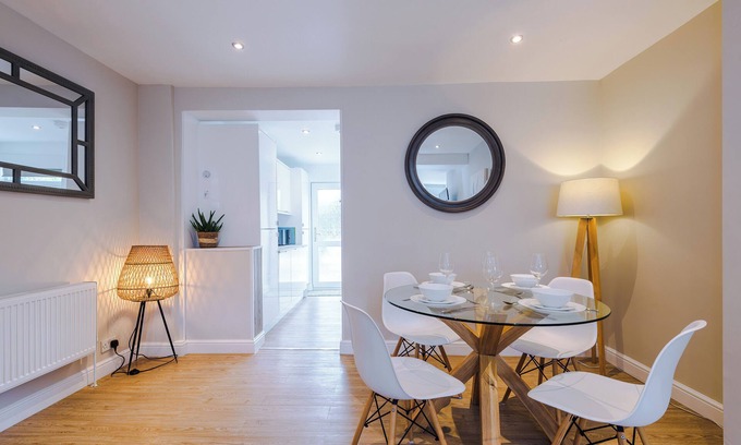 Birkenhead House | Newly renovated 3 bed house, Perfect for contractors, or family stays