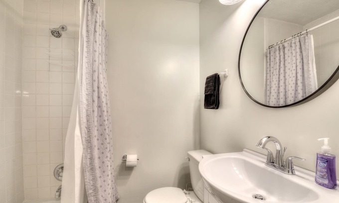 White House | Newly Renovated 3 Bedroom Fire Pit & Pet Friendly