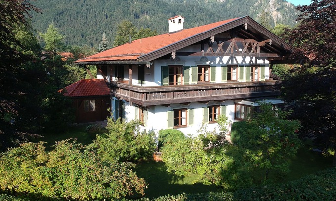 Josefsthal Villa | Newly renovated 340m² villa with large garden up to 12 people