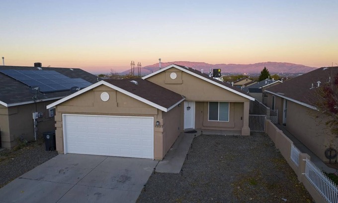 Westgate Heights House | Newly renovated 3Bed 2Ba Family Home with Mountain View