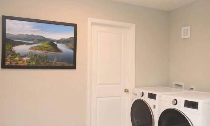 Rock Hill House | Newly Renovated 3BR/2BA Cozy Home Away from Home