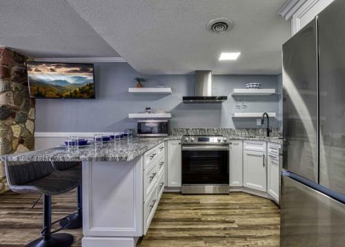 Sevierville House | Newly Renovated 5 Star Condo, Pool, Gorgeous View