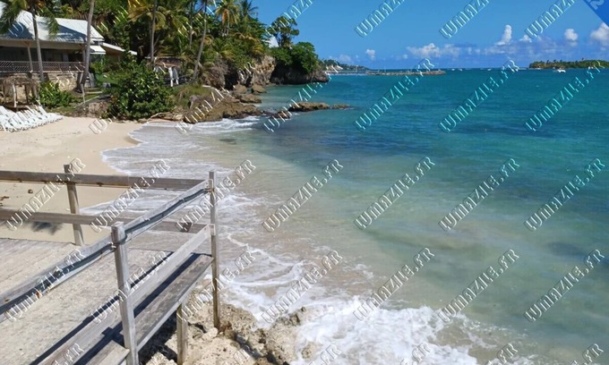 Pointe de la verdure Apartment | Newly renovated apartment, seafront and sea view