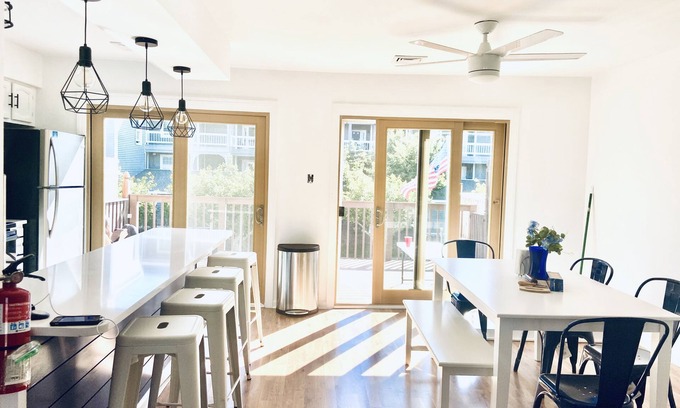 Southend House | NEWLY RENOVATED BEACH BLOCK TOWNHOME!