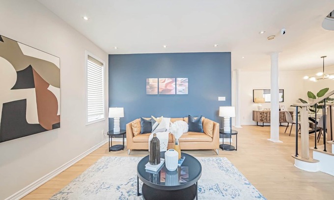 Richmond Hill House | Newly renovated 2-story house with 5 bed rooms and 4 washrooms