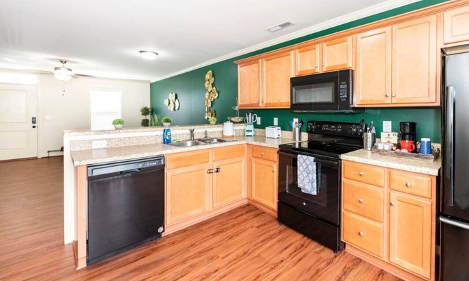 Hubert House | Newly Renovated-Central Jacksonville/Lejeune/Beach