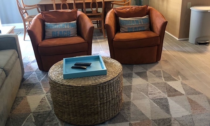 Southend Condo | Newly renovated condo on the beach with a great pool!