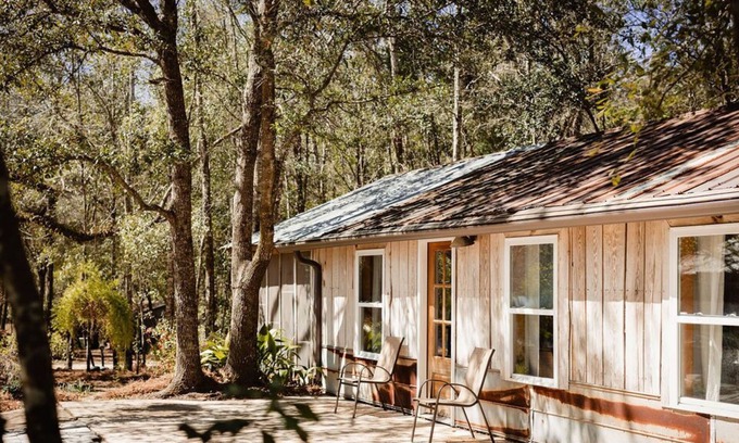 Fairhope House | Newly renovated cottage on a quaint lake with ancient oak trees & ample privacy.