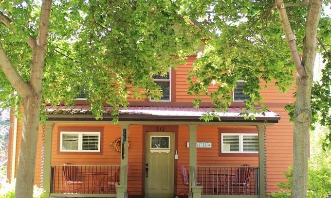South Haven Apartment | Newly Renovated Cozy Efficiency
