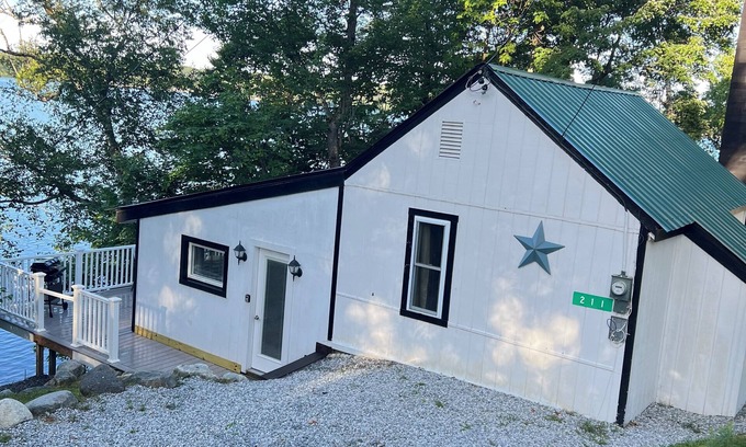 Brighton House | Newly Renovated Cozy Lakeside Vacation Cottage, Mountain Views, Pet Friendly