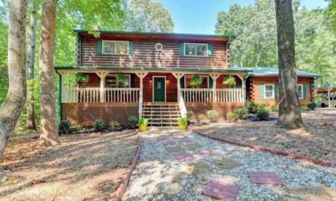 Snellville Cabin | NEWLY RENOVATED Cozy Elegant Cabin Good for Large Groups