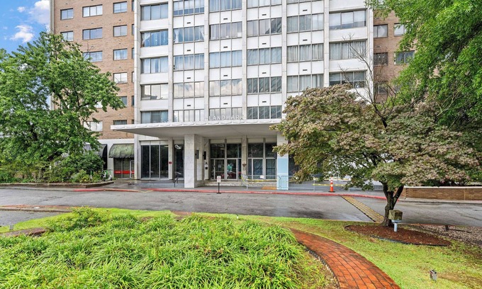 Peachtree Center Apartment | Newly Renovated Downtown Atlanta Condo with Pool Access, AC, and Wi-Fi- 2104