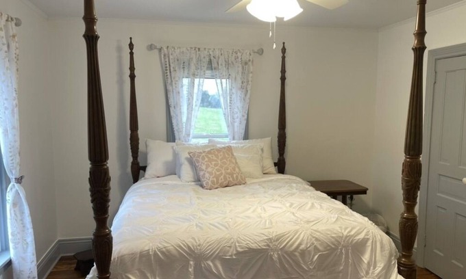 Newport House | Newly renovated Farmhouse near Little Buffalo State Park