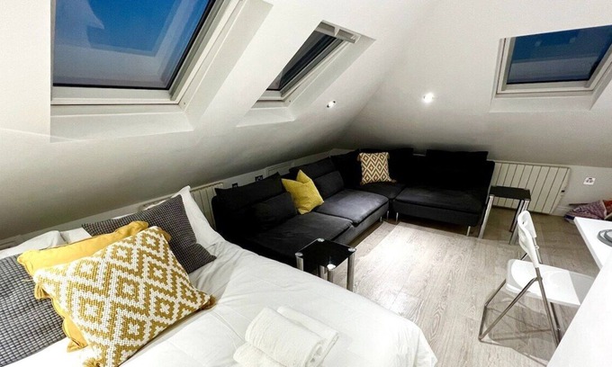 Mapesbury Apartment | Newly Renovated Stunning Studio in London
