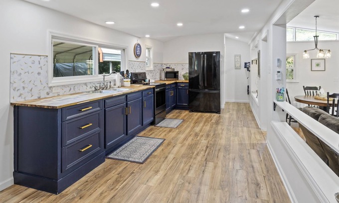 Greer House | Newly Renovated Home Close To Greenville Spartanburg Airport