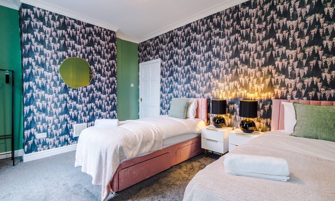 Salford House | Newly Renovated home-Manchester