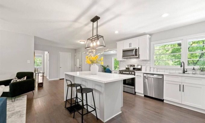 Biltmore Acres House | Newly Renovated Home near CHOA