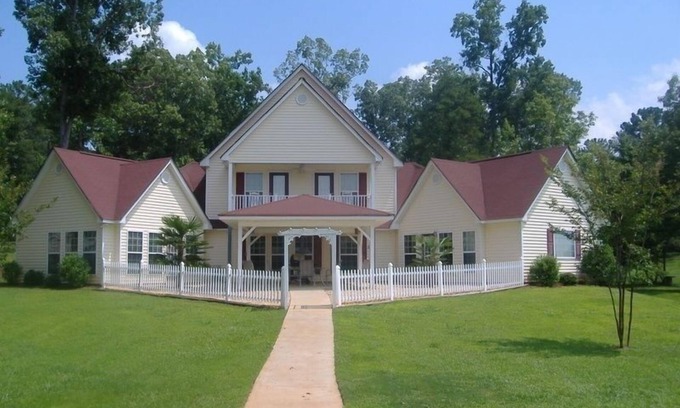 Lake Oconee House | Newly Renovated Home On Beautiful Lake Sinclair - new DISCOUNTED rates!