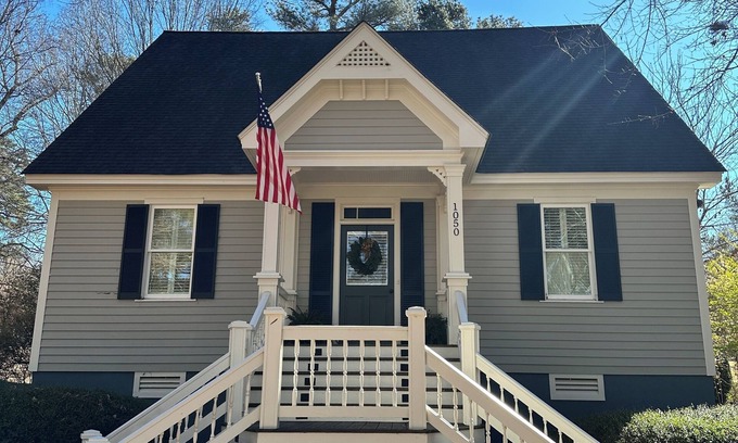 Lake Oconee Cottage | Newly Renovated Lake Access Cottage in Reynolds with Kid's bunks & near Ritz!