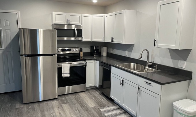 Elroy Apartment | Newly Renovated Large 1 Bedroom