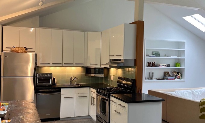 Clearwater Beach House | Newly renovated light filled Springs home, walking distance to bay beach