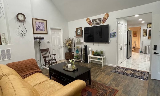 Annandale House | Newly Renovated Modern Bedroom w/Private Bath. Kitchen+Laundry+Free Parking+Yard
