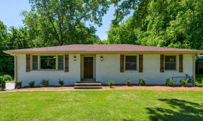 Mount Juliet House | Newly Renovated Property in Heart of Mt. Juliet just 20 Minutes from Nashville