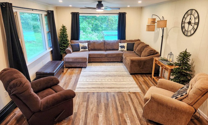 Penfield Cabin | Newly Renovated- Rustic Cabin with Modern Amenities in Penfield -Near Elk County