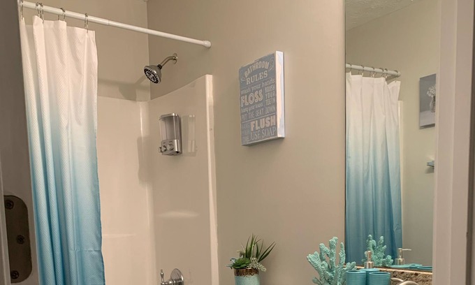Riverdale Apartment | Newly Renovated Sapphire "Suite" Dream 2 Bedrm Studio