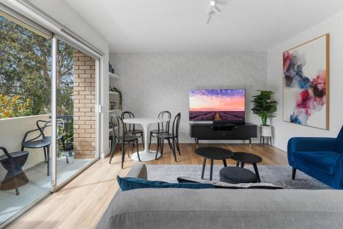 South Yarra Apartment | Newly Renovated South Yarra 2BR Apt with parking