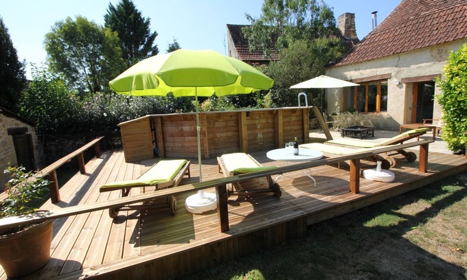 Tremolat House | Newly Renovated Stone Barn with Pool in Beautiful Medieval Village in Dordogne
