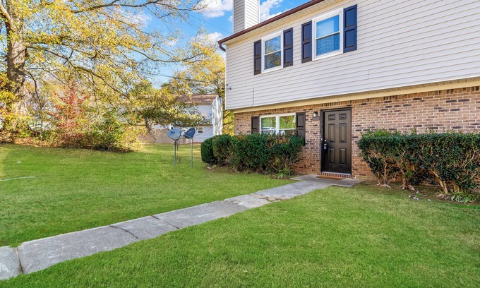 Woodstock House | Newly Renovated Townhome/Walking Distance to DT
