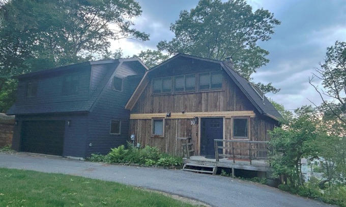 Cape Elizabeth House | Newly Renovated 4-BR House in Quiet Neighborhood Near Beaches & Portland
