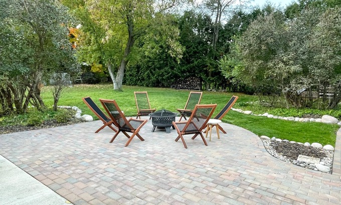 Harbor Springs House | Newly-Renovated Dog-Friendly Getaway!