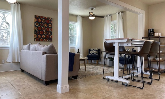 Hendersonville Cottage | Newly Renovated 1 BR/1 BA Cottage near Downtown Hendersonville-600 sq. ft.