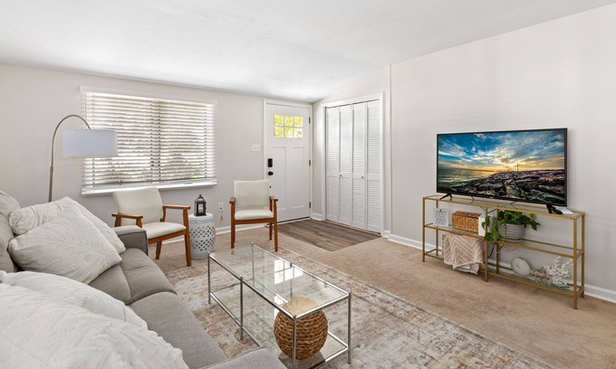 Del Haven Cottage | Newly renovated cottage, walk to the bay beach!