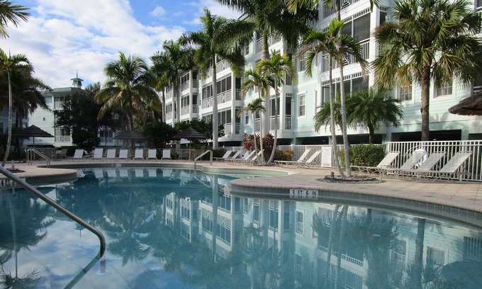 Charlotte Harbor Condo | Newly Renovated 1950 S/F 3 bedroom 2 1/2 Bath End Unit Condo