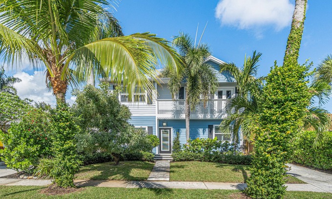 Flamingo Parks House | Newly renovated luxury 4/3 seasonal home with pool