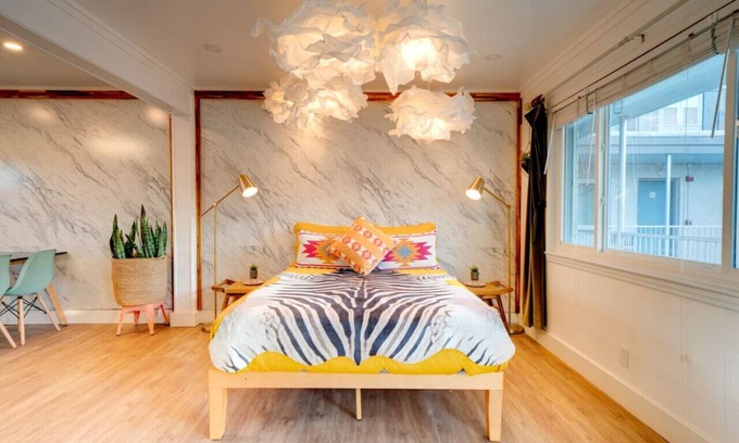 Woodland in Waverly Condo | NEWLY RENOVATED! Vibrant Exciting Nash Condo+ Pool
