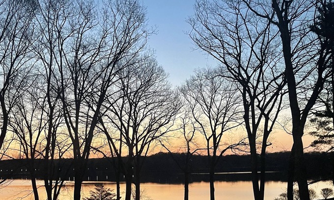 Arlington House | Newly renovated Waterfront Lake House - private beach - minutes from T to Boston