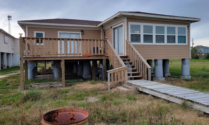 Hitchcock House | Newly Renovated Waterfront House