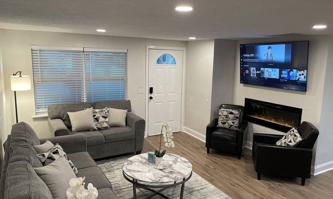 Northside House | Newly Updated 4-bedroom House Close to Jax Airport and Downtown Jacksonville