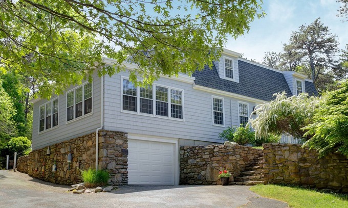 Brewster House | Newly Updated 5BR/2BA 2500Sqft Very Private Family Home, WiFi & Air Conditioned!