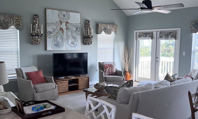 Port St. Joe House | Newly Updated Indian Pass Beach House with Pool & Beach Boardwalk