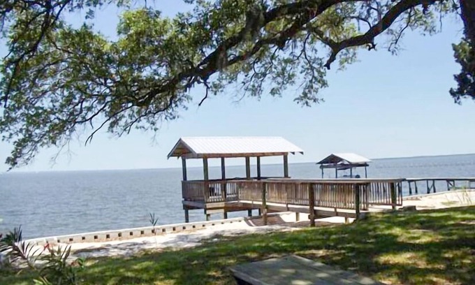 Gasque Cottage | Newly updated, screened porches, dog friendly, fenced yard